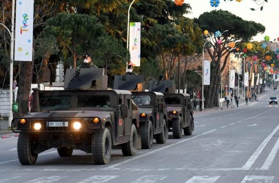 Nga sot hyjne ne zbatim oraret e reja: Ja aktivitetet qe mbyllen dhe ato qe lejohen